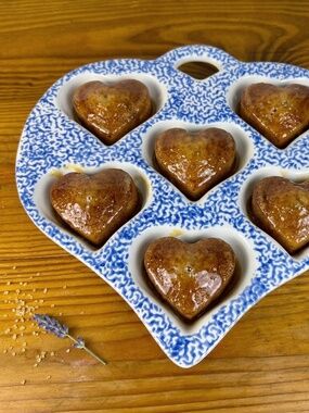 PMC Blue Speckled Heart Baking Tray – 7-Well Ceramic Bakeware